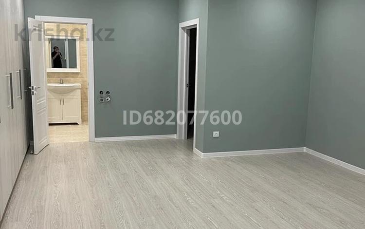 2-комнатная квартира, 71 м², 4/9 этаж помесячно, Астана 99 — Возле Туб.больницы за 250 000 〒 в Уральске — фото 2