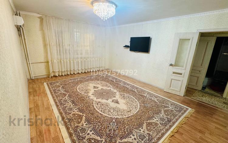 3-комнатная квартира, 70 м², 1/2 этаж помесячно, Шұғыла 36 — Сапаровский