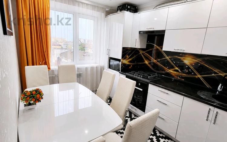 3-комнатная квартира · 65.3 м² · 8/9 этаж, мкр Кунаева 70 — 6 микрорайон за 23.5 млн ₸ в Уральске — фото 2