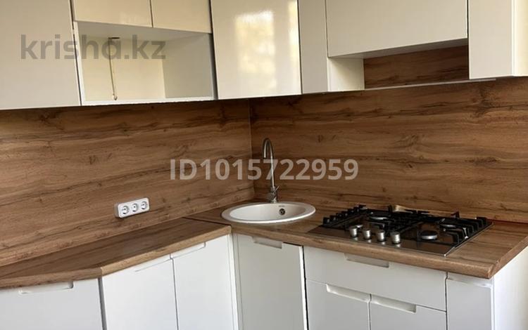 2-бөлмелі пәтер · 45 м² · 4/5 қабат, Абая 54/1 — магазин Денвик, бағасы: 13.5 млн ₸ в Уральске — фото 2
