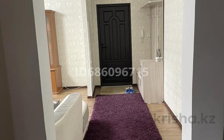 3-бөлмелі пәтер · 69 м² · 4/9 қабат, Богембайулы 36 — Район 1000 мелочей, бағасы: 300 000 ₸ в Семее — фото 2