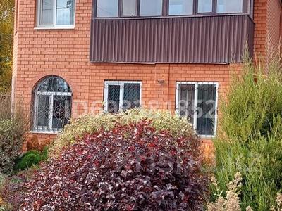 Дом · 4 комнаты · 200 м², Золотая осень 3 за 60 000 〒 в Актобе, жилой массив Заречный-2