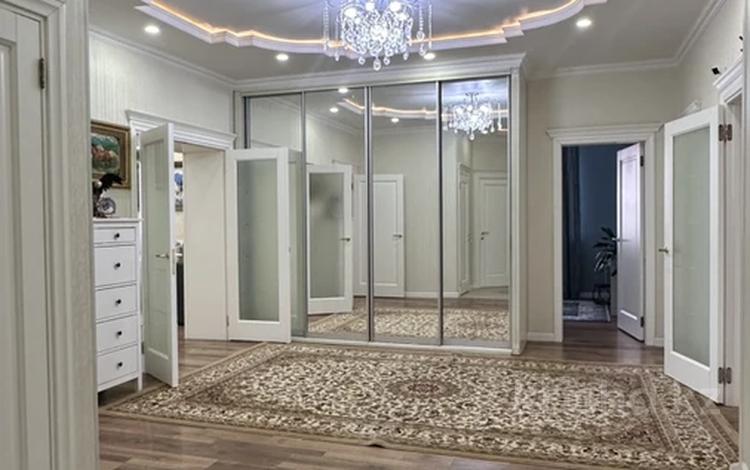 4-комнатная квартира · 156.3 м² · 5/7 этаж, мкр. Алтын орда, Алия Молдагулова 60/1 за 64.8 млн 〒 в Актобе — фото 2