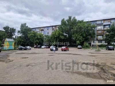 3-комнатная квартира · 61 м² · 1/5 этаж, Майкудук, Майкудук, 15й микрорайон — улица Майлина за 13 млн ₸ в Караганде, Алихана Бокейханова р-н