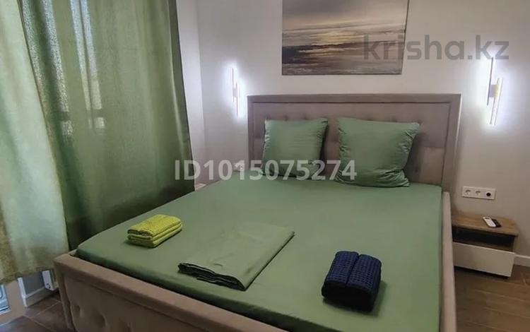 1-комнатная квартира · 60 м² · 4/9 этаж, мкр Юго-Восток, Университетская 18 за 11 000 ₸ в Караганде, Казыбек би р-н — фото 2