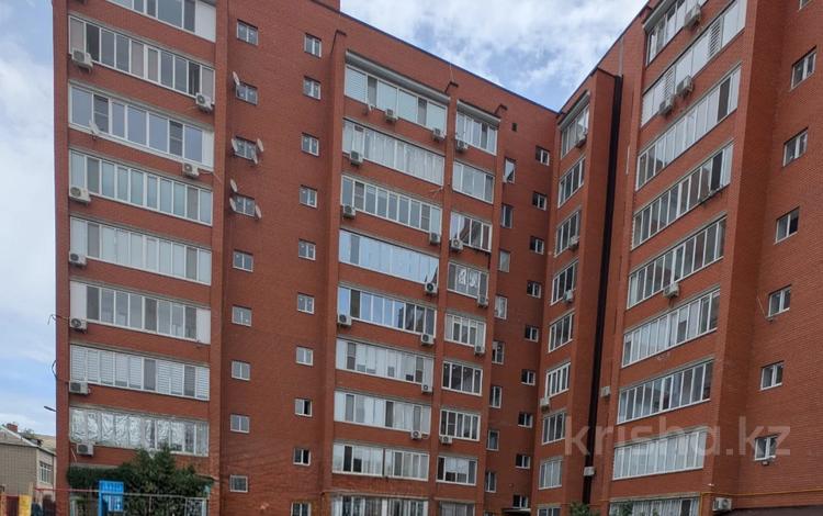 2-бөлмелі пәтер · 71.3 м² · 8/9 қабат, Абу Бакира Кердери, бағасы: 32 млн ₸ в Уральске — фото 2