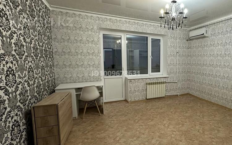 1-бөлмелі пәтер · 48.7 м² · 9/9 қабат, мкр Кунаева 27, бағасы: 15 млн ₸ в Уральске — фото 2