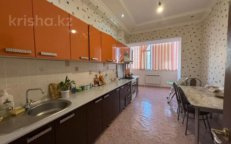 2-комнатная квартира · 89.7 м² · 5/5 этаж, мкр. Алтын орда, Молдагулова за 22.5 млн ₸ в Актобе — фото 2