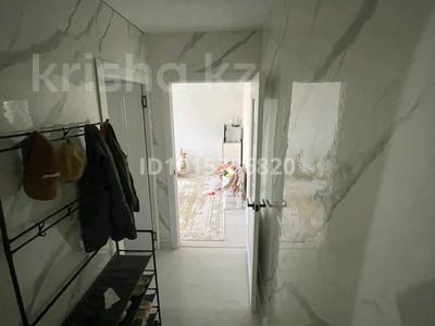 3-бөлмелі пәтер · 65 м² · 3/5 қабат, 16-шағынаудан — Рыскулова улц.Кафе Хилтон, бағасы: 30 млн ₸ в Шымкенте, Аль-Фарабийский р-н