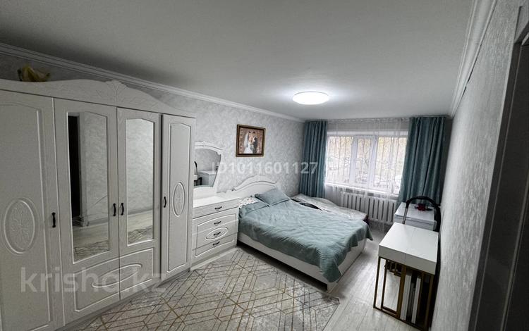 3-комнатная квартира · 62 м² · 1/5 этаж, Майкудук, 18й микрорайон 3 за 18 млн ₸ в Караганде, Алихана Бокейханова р-н — фото 2
