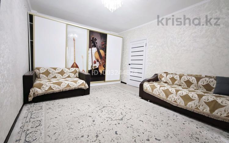 1-комнатная квартира · 42.4 м² · 5/9 этаж, мкр Аксай-1А 30 за 240 000 ₸ в Алматы, Ауэзовский р-н — фото 2
