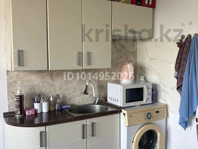 1-бөлмелі пәтер · 14 м² · 5/9 қабат, Абая 121 — 8школа, бағасы: 4 млн ₸ в Уральске