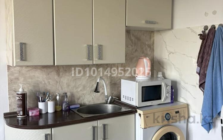 1-бөлмелі пәтер · 14 м² · 5/9 қабат, Абая 121 — 8школа, бағасы: 4 млн ₸ в Уральске — фото 2