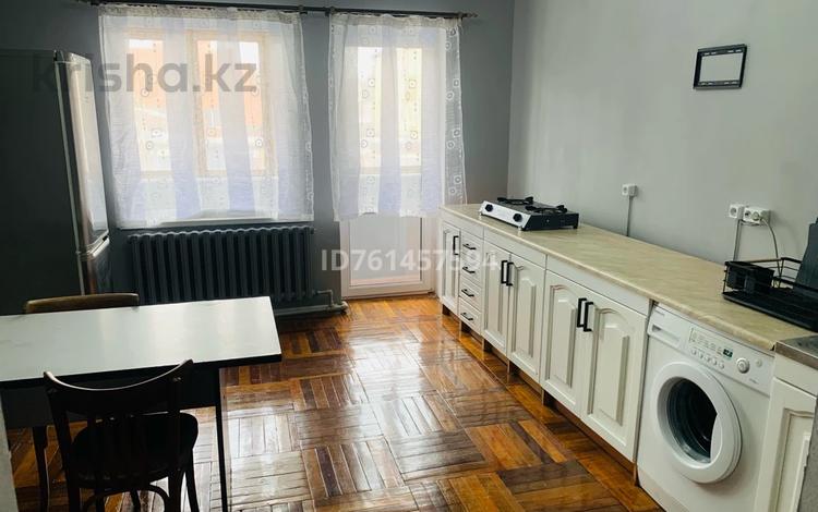 3 бөлме · 70 м² · 2 қабат, мкр Шубар, Алпамыс батыра 28, бағасы: 85 000 ₸ в Астане, Есильский р-н — фото 2
