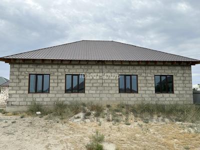 Отдельный дом · 4 комнаты · 225 м² · 9 сот., мкр Жулдыз-2, 40 за 22.5 млн 〒 в Атырау