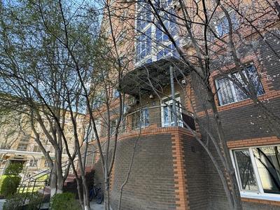 2-комнатная квартира · 65 м² · 8/9 этаж, Ауезова 31 за 250 000 〒 в Атырау, мкр Жилгородок
