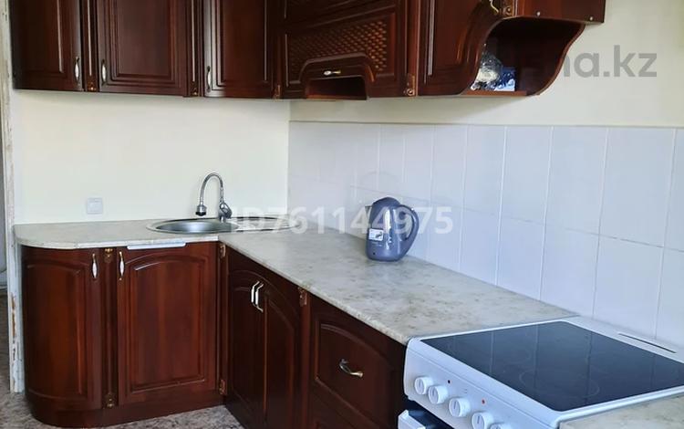 2-бөлмелі пәтер · 70.4 м² · 9/9 қабат, Энергетик — Остановки, бағасы: 130 000 ₸ в Семее — фото 2