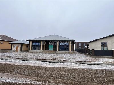 Отдельный дом · 4 комнаты · 206.6 м² · 1000 сот., Микрорайон Алтын Орда 41 за 65 млн 〒 в Актобе