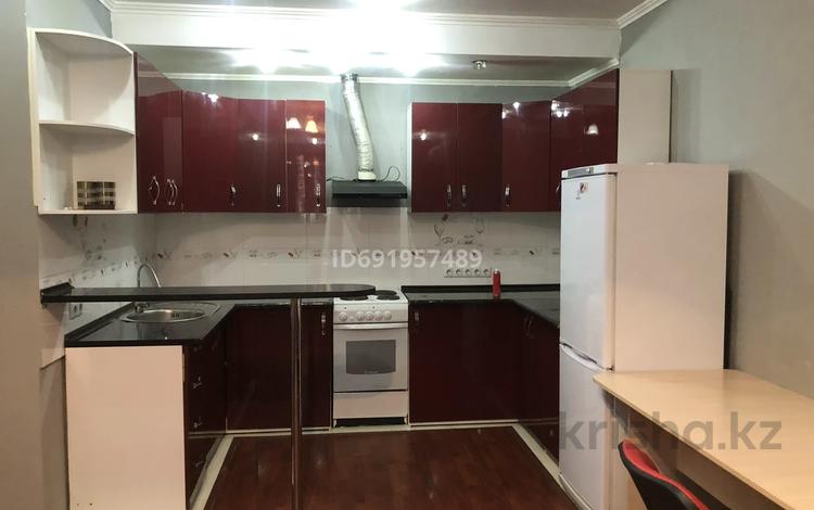 2-комнатная квартира, 70 м², 10/19 этаж помесячно, мкр Тастак-2 167