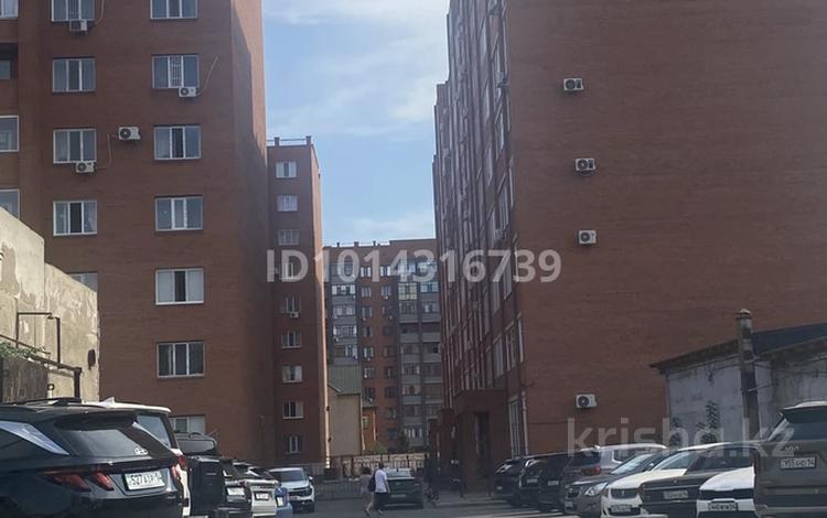 3-бөлмелі пәтер · 90 м² · 4/9 қабат, Исы Байзакова 133, бағасы: 48.9 млн ₸ в Павлодаре — фото 12