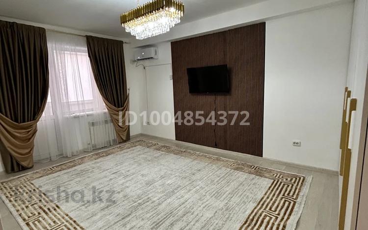1-комнатная квартира · 43 м² · 1/9 этаж, мкр Береке 38 за 180 000 ₸ в Атырау — фото 2