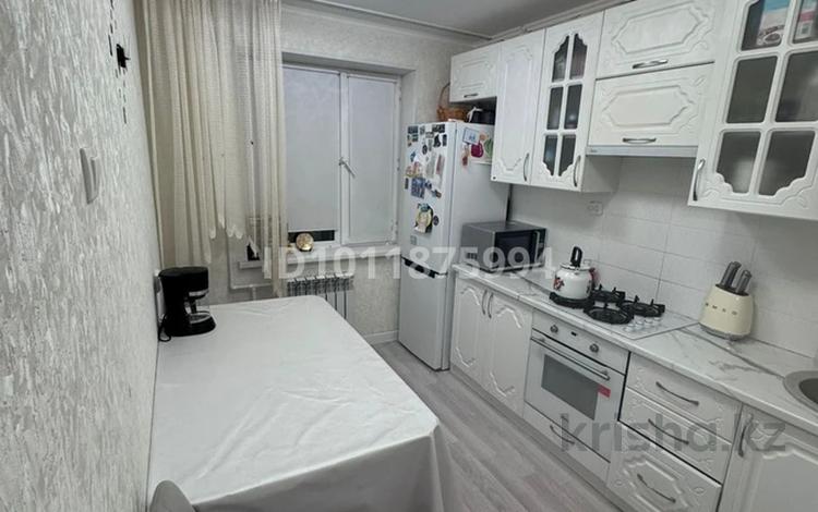 3-комнатная квартира · 63.3 м² · 7/9 этаж, мкр. Северо-Восток-2 23 за 25 млн ₸ в Уральске, мкр Школьник — фото 2
