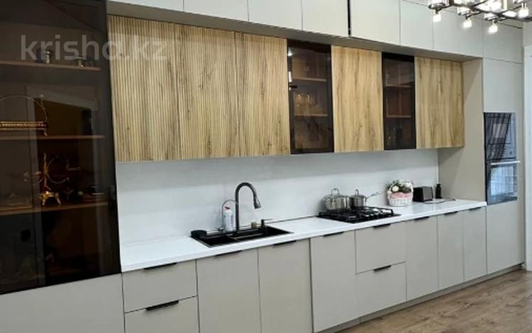 3-комнатная квартира · 105.9 м² · 6/9 этаж, мкр. Алтын орда за 53 млн ₸ в Актобе — фото 2