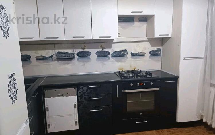 2-комнатная квартира · 64 м² · 1/5 этаж · помесячно, Монкейулы 81/1 за 130 000 〒 в Уральске — фото 3