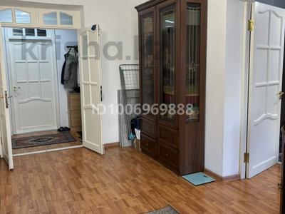 3-бөлмелі пәтер · 72 м² · 3/3 қабат, Толе би 130б — Между Муканова и Жумалиева, бағасы: 54.8 млн ₸ в Алматы, Алмалинский р-н