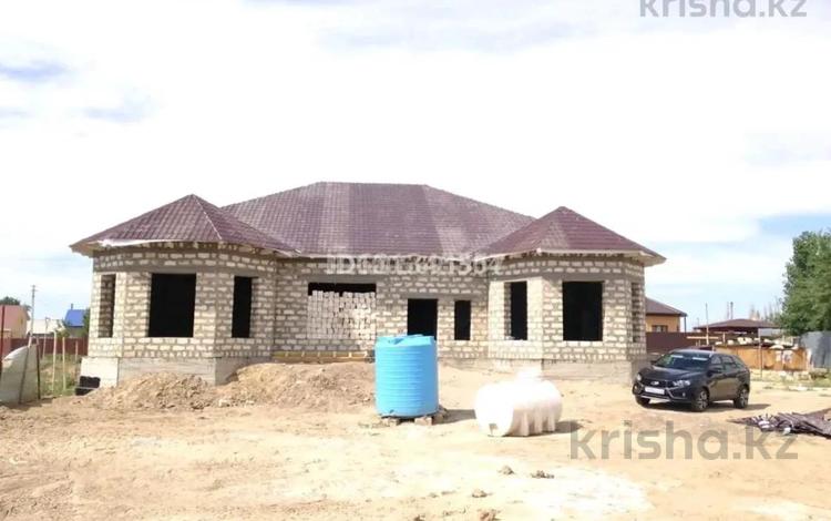 Отдельный дом · 8 комнат · 300 м² · 15 сот., мкр Геолог, Альжанова 2В за 26 млн 〒 в Атырау — фото 2