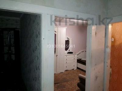 3-комнатная квартира · 69 м² · 1/5 этаж, Майкудук, Майкудук, 15й микрорайон — ост. горняк за 12 млн 〒 в Караганде, Алихана Бокейханова р-н