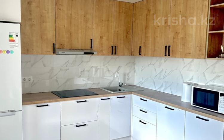 2-комнатная квартира · 65 м² · 11/12 этаж, Санжара Асфендиярова за 300 000 ₸ в Астане, Нура р-н — фото 2