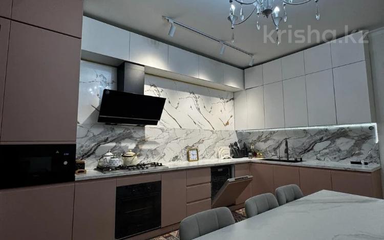 4-комнатная квартира · 156.3 м² · 2/5 этаж, мкр. Алтын орда за 51 млн ₸ в Актобе — фото 21