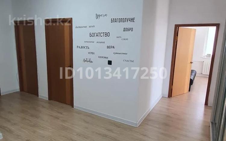 4-комнатная квартира · 107 м² · 9/9 этаж, Сатпаева 27 за 36.5 млн ₸ в Атырау — фото 2