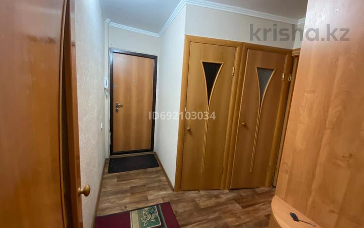 2-комнатная квартира, 54 м², 3/9 этаж помесячно, Карбышева 2 за 150 000 〒 в Караганде — фото 2