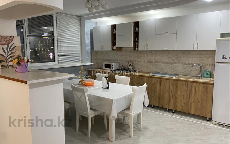 2-комнатная квартира · 73 м² · 4/9 этаж, мкр Сары Арка, Тайманова 58 за 330 000 ₸ в Атырау — фото 2