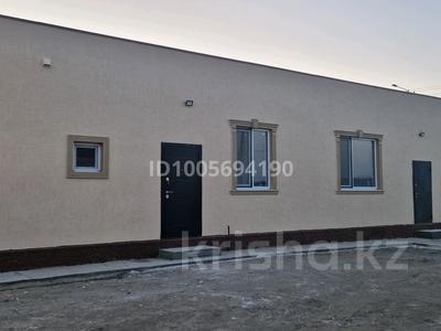 Отдельный дом · 2 комнаты · 107 м² · 8 сот., мкр Байтак-3, 1 6 за 20 млн 〒 в Атырау, мкр	Байтак-3
