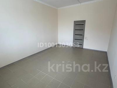 Офисы, склады, салоны красоты, бани, гостиницы и зоны отдыха, фитнес и спорт, медцентры и аптеки, образование, развлечения, конференц-залы, кабинеты и рабочие места, студии · 20 м² за 60 000 〒 в Атырау, мкр. Алмагуль