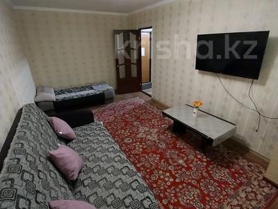 1-комнатная квартира, 40 м², 1/5 этаж посуточно, мкр 8, 101 стрелковой бригады 15 за 9 000 〒 в Актобе, мкр 8