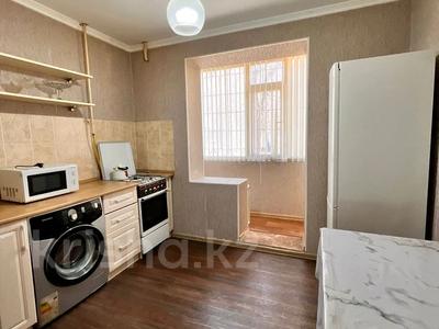 1-бөлмелі пәтер · 40 м² · 1/5 қабат, мкр 8, 101 стрелковой бригады 15, бағасы: 10 000 〒 в Актобе