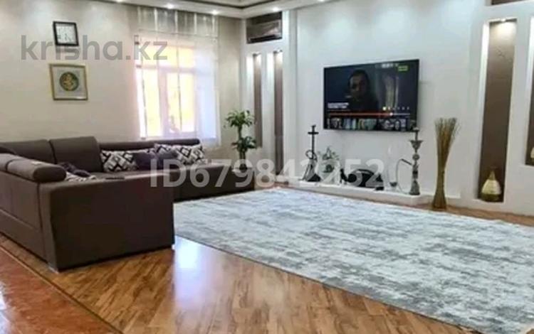 4-комнатная квартира, 160 м², 4/4 этаж помесячно, Ескалиева 301