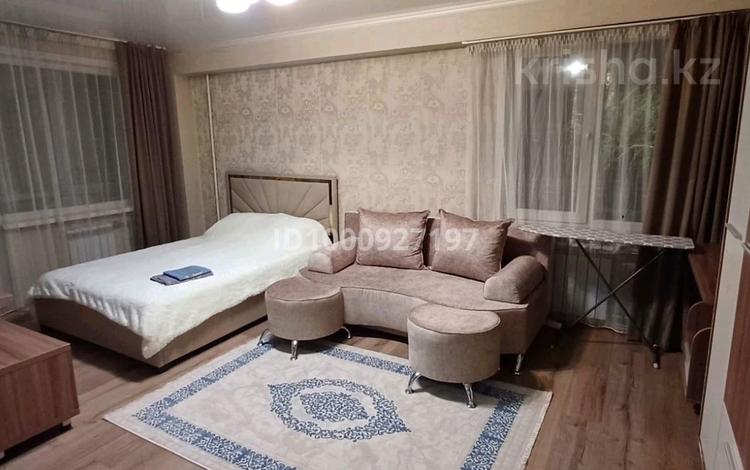 1-комнатная квартира · 38 м² · 2/5 этаж, Михаэлиса 16 за 2 500 〒 в Усть-Каменогорске — фото 2