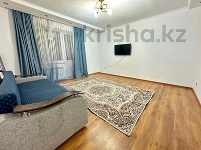 2-бөлмелі пәтер, 70 м², 5/16 қабат тәулік бойы, Бальзака — Попова, бағасы: 15 000 〒 в Алматы, Бостандыкский р-н