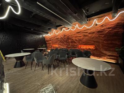 Свободное назначение, офисы, магазины и бутики, склады, общепит, салоны красоты, бани, гостиницы и зоны отдыха, фитнес и спорт, медцентры и аптеки, образование, развлечения, конференц-залы, кабинеты и рабочие места, студии · 300 м² за 3.5 млн 〒 в Алматы, Медеуский р-н
