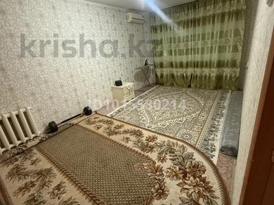 2 комнаты · 50 м² · 1/5 этаж, Абая за 55 000 ₸ в Уральске, мкр Школьник