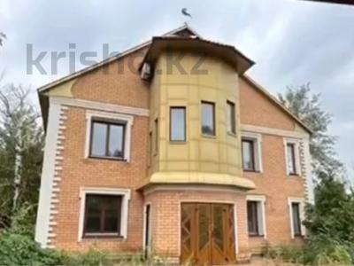 Отдельный дом · 6 комнат · 698 м², САМАЛ 3 80 за 250 000 〒 в Уральске