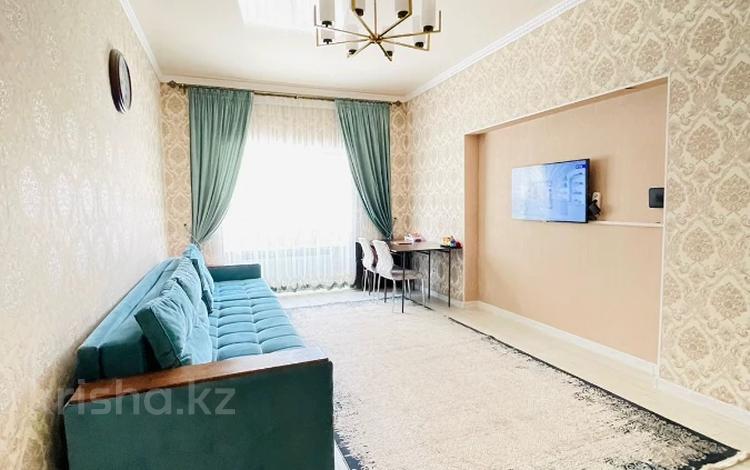 2-комнатная квартира, 63 м², 1/17 этаж, мкр Мамыр-1 за 42 млн 〒 в Алматы, Ауэзовский р-н — фото 2