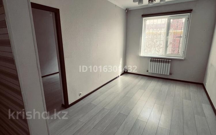 2-комнатная квартира · 40 м² · 1/3 этаж, мкр Самал-1 — Рускулова по улицы Утегенова возле ночного клуба Виноград за 130 000 ₸ в Шымкенте, Абайский р-н — фото 2