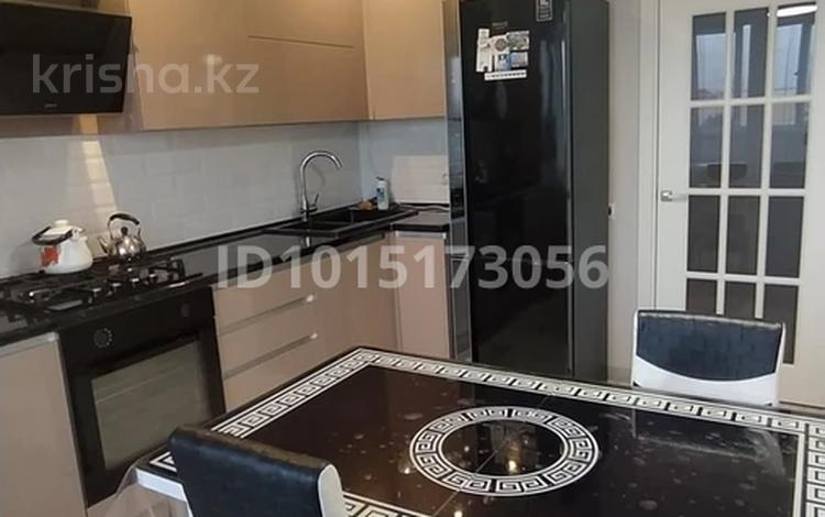 2-комнатная квартира · 55 м² · 3/5 этаж, мкр. Алтын орда 16 — На пересечении Ораза Татеулы и Мангилик ел за 180 000 ₸ в Актобе — фото 2