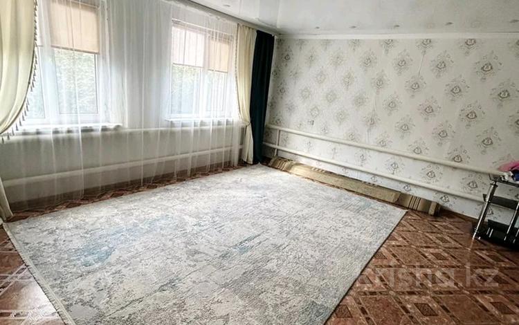 Отдельный дом · 3 комнаты · 100 м² · 4.2 сот., Дархан за 30 млн 〒 в Уральске — фото 2